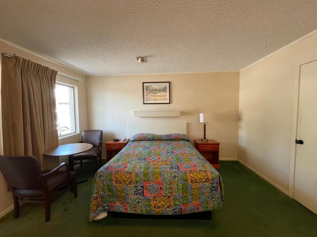 Pinelodge Motel Baxley ภายนอก รูปภาพ