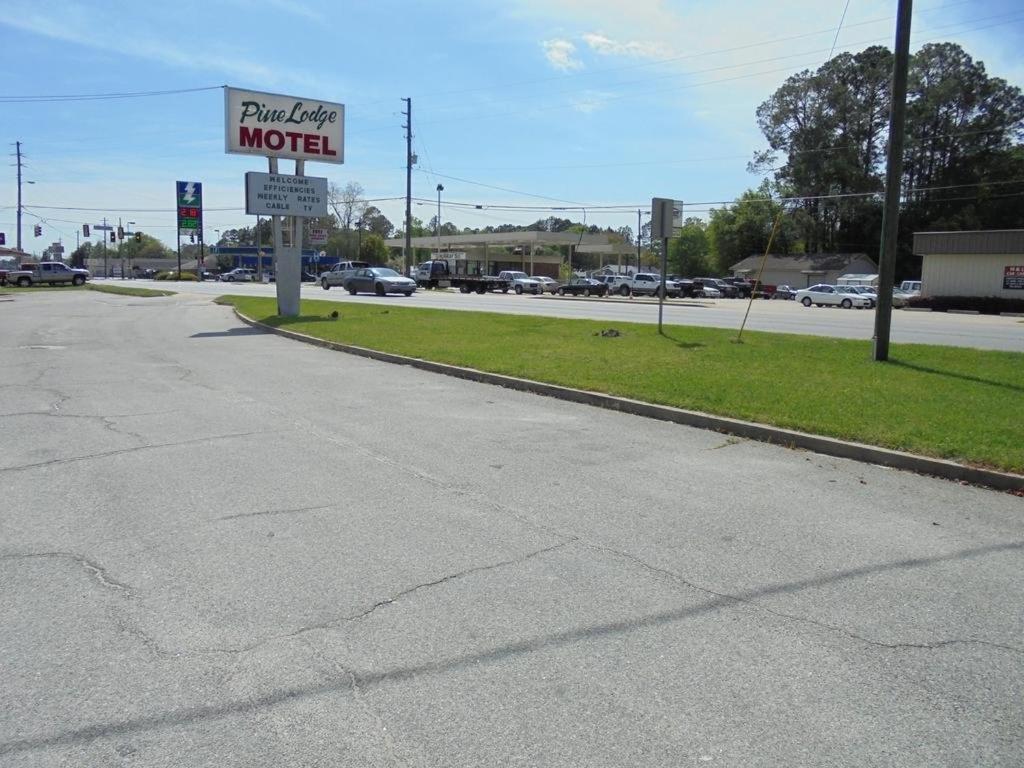 Pinelodge Motel Baxley ภายนอก รูปภาพ